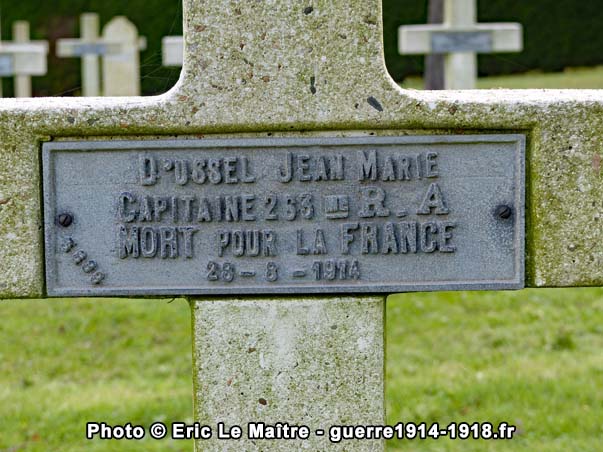 Photographie de la sépulture du capitaine Jean-Marie d'Ussel du 263e RI