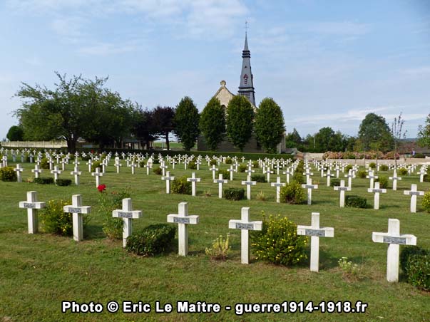 Photographie de la nécropole et la chapelle du souvenir français de Rancourt