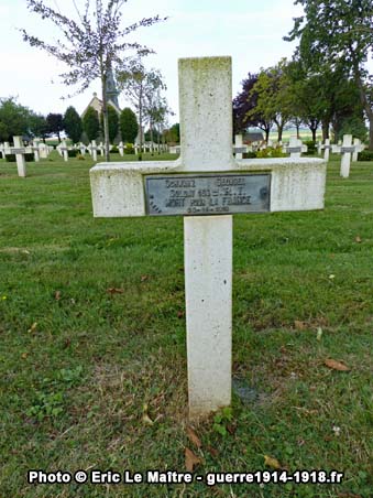 Photographie de la tombe du soldat Georges Schwarz dans la nécropole de Rancourt