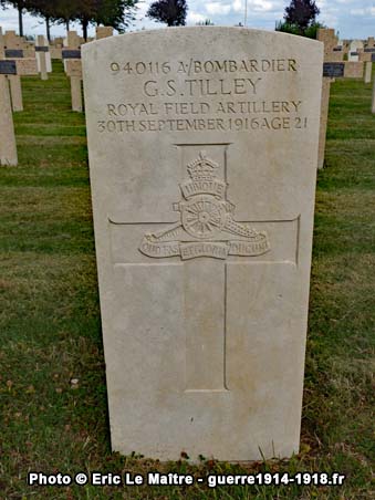 Photographie de la tombe de G.S. Tilley dans la nécropole d'Étinehem