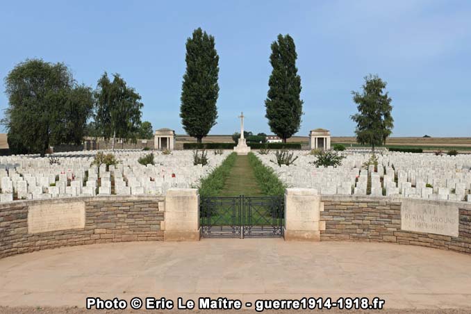 L'entrée du cimetière A.I.F. Burial Gournd 1914-1918 à Flers (80-Somme)